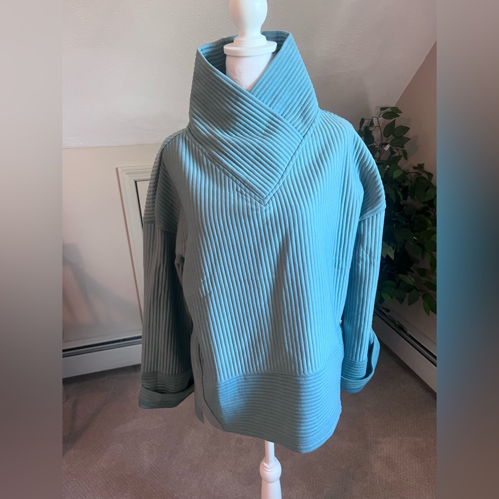 Tahari Pullover